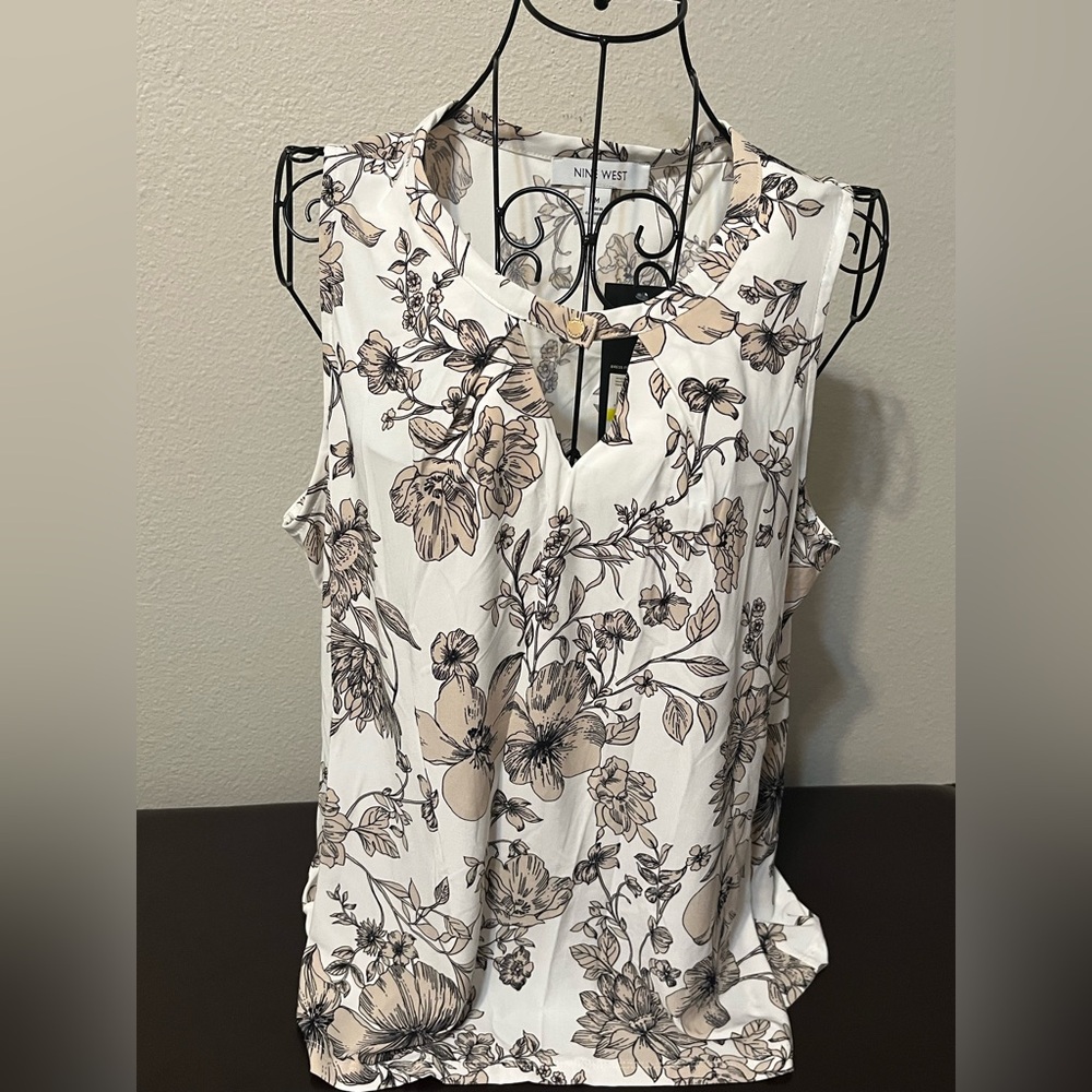 Nine West sleeveless flowered blouse Medium NWT